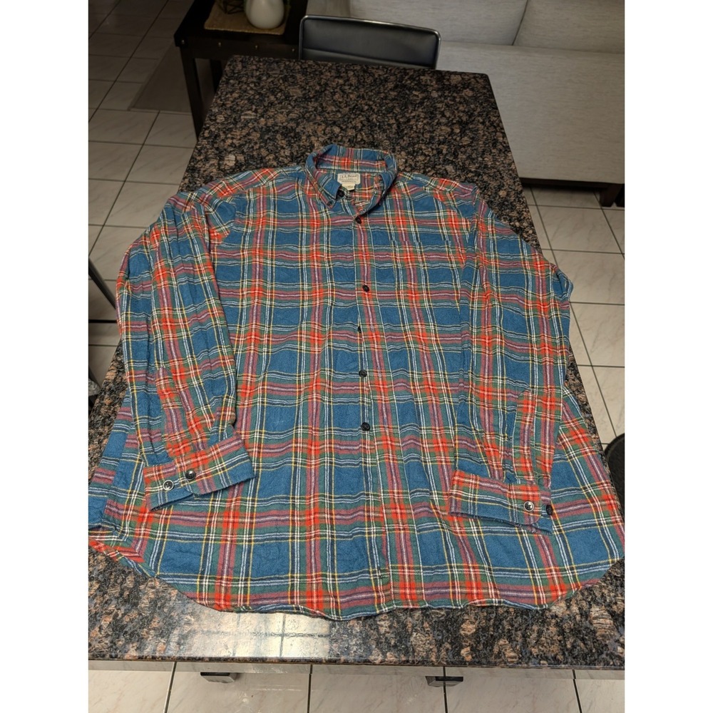 L.L. Bean Vintage Flannel Blue Red Green Button Front Shirt Men's Size Large
